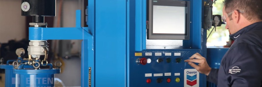 Can On-Site Filtration Damage New Lubricants? Machine Worker